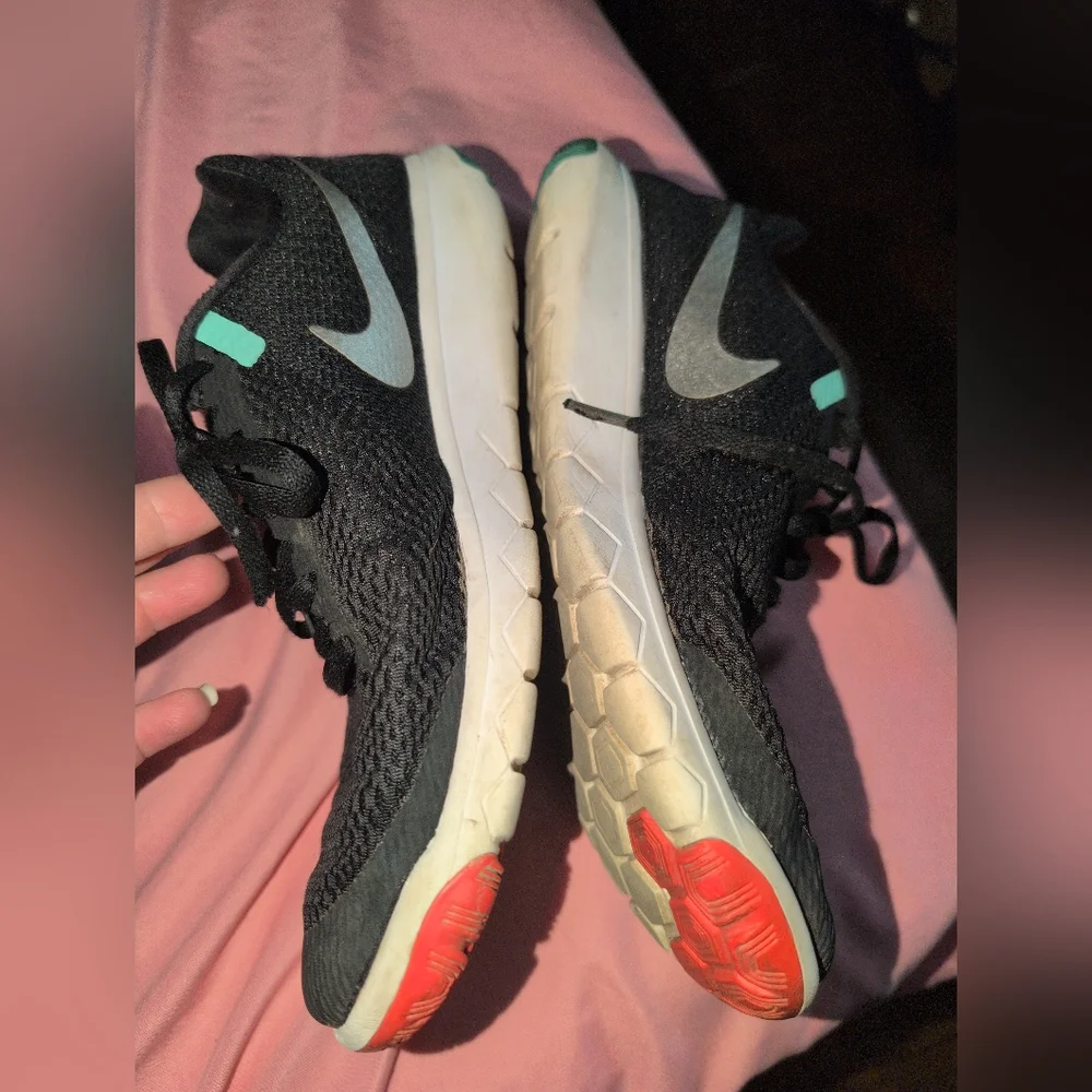 Nike Woman's 9.5 Sneakers